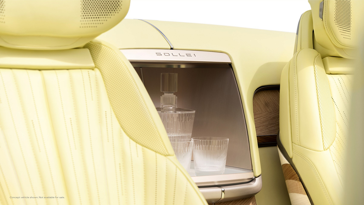 Cadillac SOLLEI: электрический кабриолет с баром