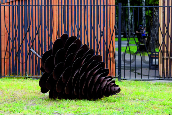Садовая скульптура Пайнкон/Pinecone