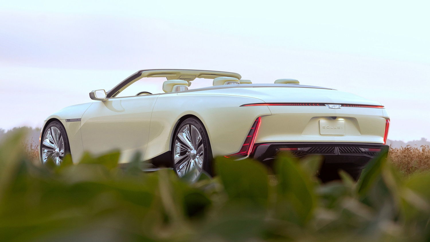 Cadillac SOLLEI: электрический кабриолет с баром
