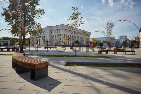 Скамейка Стенд/Stand без спинки радиусная, в п/м 